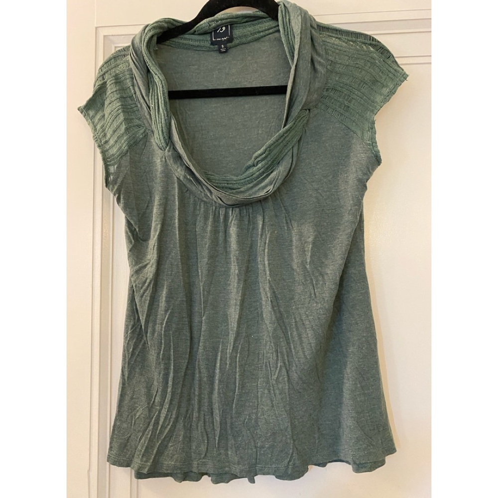 Pre loved 1.9 brand green shirt. Size small
